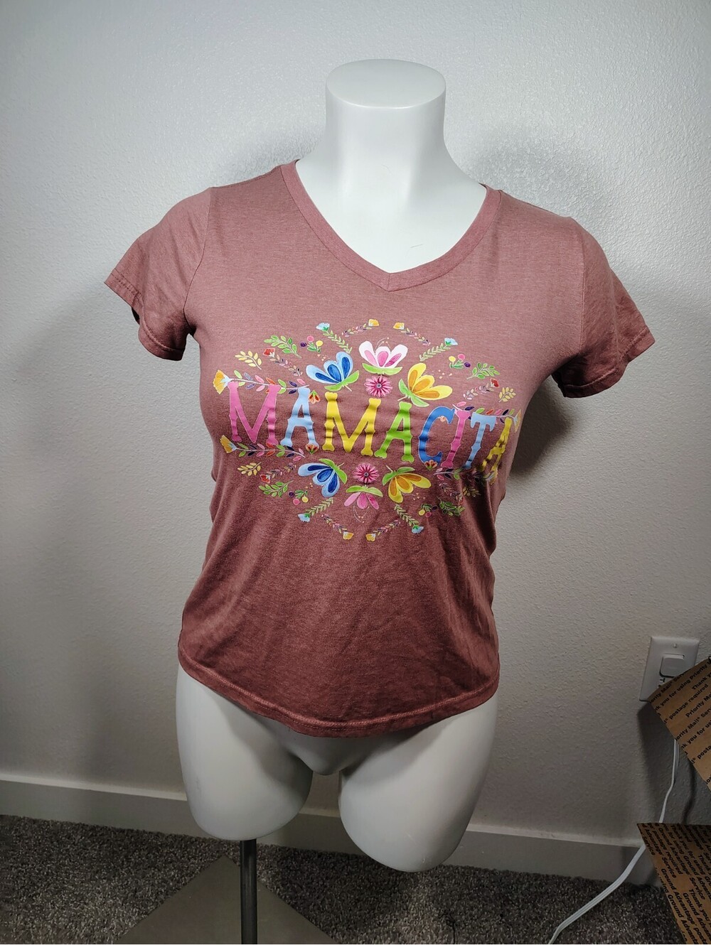 Rustic United Mamacita Floral V-Neck Graphic T-Shirt Womens Large Mauve Pink Top